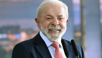 Lula durante a inauguração do centro de emergência. — Foto: Notícias ao Minuto