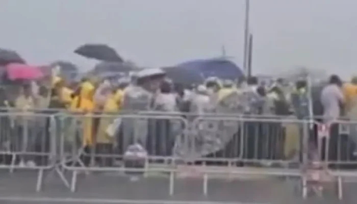 Apoiadores de Bolsonaro são atingidos por raio; 8 feridos graves em Brasília