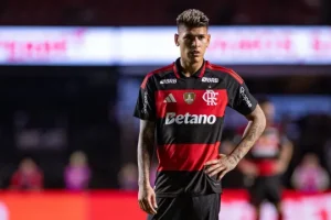 Foto: STJD suspende Carrascal em 3 jogos por expulsão no Flamengo; Jardim é abso