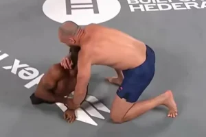 Valter Walker finaliza Zion Clark em evento de MMA. — Foto: Notícias ao Minuto