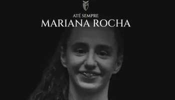 Jogadores em confronto durante a partida de hóquei no gelo. — Foto: Notícias ao