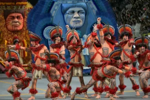 Dragões da Real e Rosas de Ouro encantam público durante apresentações no Sambód