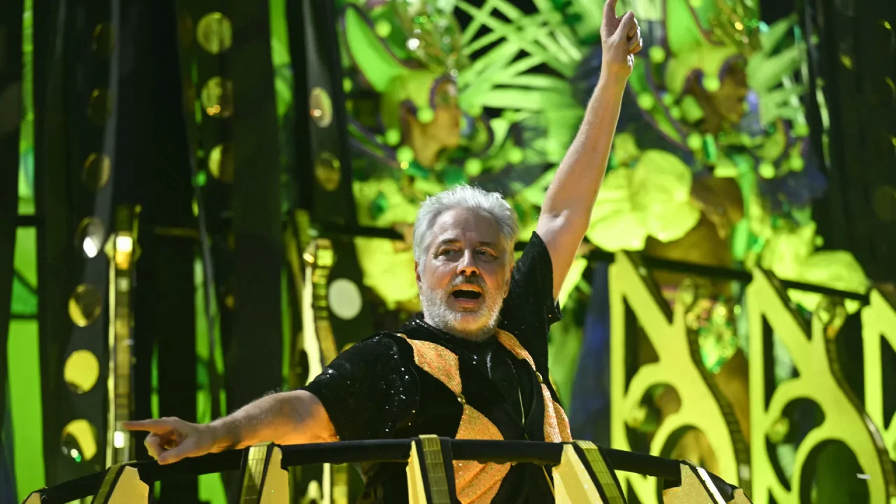 Roberto de Carvalho em desfile da Mocidade Independente da Padre Miguel na Marqu