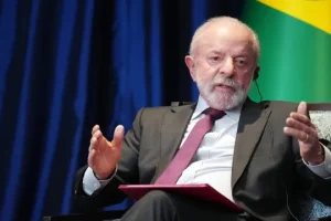 Eleição será decisiva para o 'fortalecimento da democracia' no Brasil, diz Lula