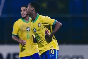 Conmebol suspende jogador da base do Palmeiras por protesto contra racismo — Fot