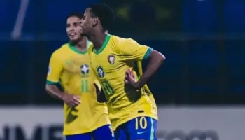 Conmebol suspende jogador da base do Palmeiras por protesto contra racismo — Fot