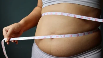 Estudo revela uma forma mais prática de combater a gordura abdominal — Foto: Est