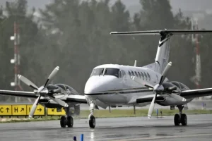 'Preciso de um avião para as kengas': Vorcaro organizou viagem com mulheres a No