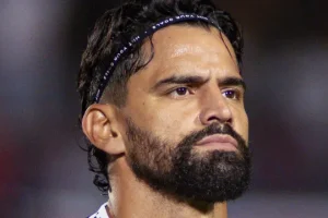 Santos acerta a rescisão de contrato com o volante Tomás Rincón — Foto: Santos a