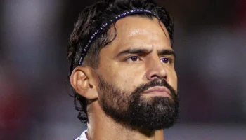 Santos acerta a rescisão de contrato com o volante Tomás Rincón — Foto: Santos a
