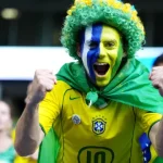 Gritou muito no jogo? Veja dicas para torcer sem destruir a voz — Foto: Gritou m
