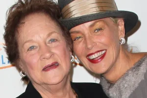 Sharon Stone chora ao falar da morte da mãe: "Tive deixá-la partir" — Foto: Shar