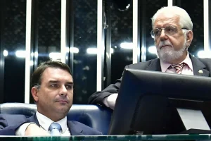 Foto: Por que Flávio Bolsonaro se complicou mais que Wagner?