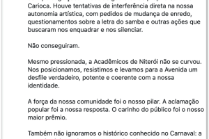 O desfile da Acadêmicos de Niterói no sambódromo da Marquês de Sapucaí durante o
