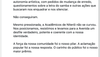 O desfile da Acadêmicos de Niterói no sambódromo da Marquês de Sapucaí durante o