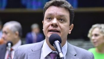 1 de 1 imagem colorida mostra deputado odair cunha na camara dos deputados — Fot