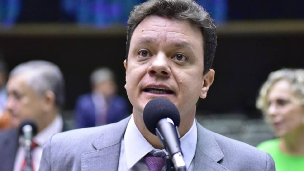 1 de 1 imagem colorida mostra deputado odair cunha na camara dos deputados — Fot
