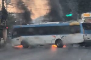 onibus-foi-incendiado-por-criminosos-do-cv