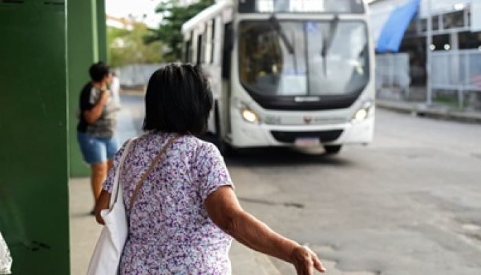 passageiros_onibus_recife_3-831641