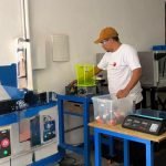 paulo-henrique-manuseia-a-trituradora-1200x800-1