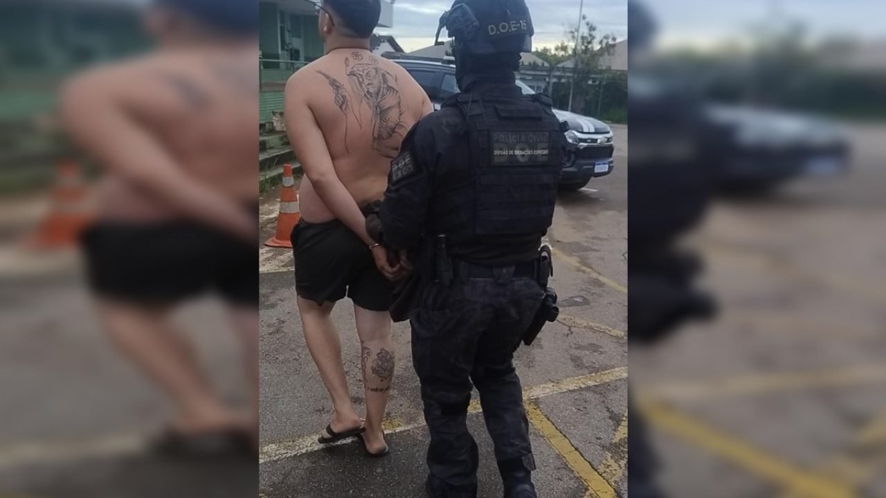 Foto: 1 de 1 Suspeito e policial - Foto: Material cedido ao Metrópoles