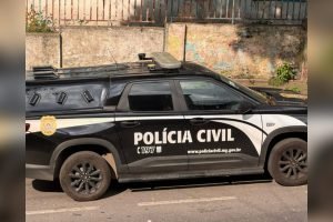 pcmg_lateral-de-viatura-estacionada-proxima-a-muro_9-3-2026_3x2