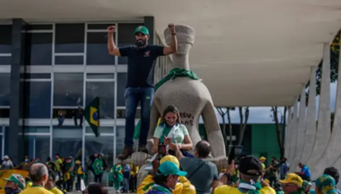 politica-atos-criminosos-em-brasilia-ataques-em-brasilia-stf-1708810374