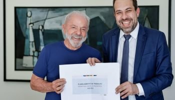 presidente_da_republica__luiz_inacio_lula_da_silva__durante_reuniao_com_o_ministro_da_secretaria_geral_da_presidencia_da_republica__guilherme_boulos_-36381927