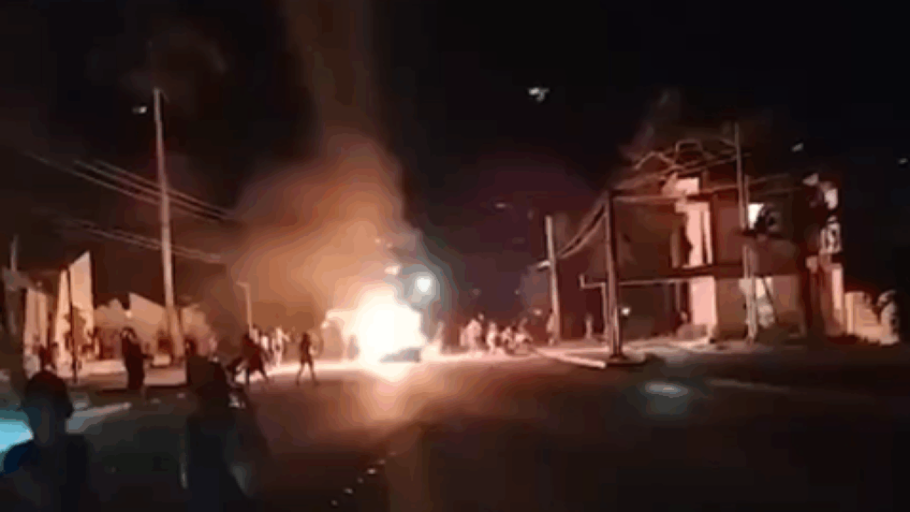 Manifestantes atacam sede do Partido Comunista em Morón durante protesto contra