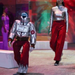 robos-humanoides-desfilando-848x477-1