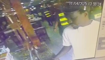 Comerciante senegalês paga conta em restaurante antes de ser morto por PM — Foto
