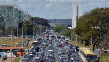 transito-carros-esplanada
