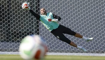 Imagem do goleiro Weverton, do Grêmio e da seleção brasileira — Foto: Imagem do