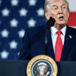 Foto: Trump anuncia novo aumento da tarifa sobre produtos estrangeiros de de 10%