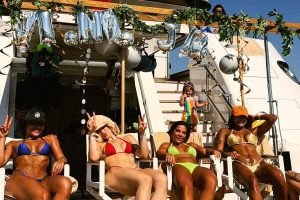 virginia-fonseca-aparece-com-amigas-em-comemoracao-de-aniversario-de-vini-jr
