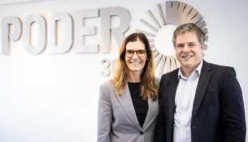 Na imagem, Marcela Coelho e Mello Souza e Henrique Petersen Paiva na Redação do