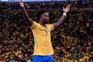 Vini Jr. reúne mulheres e famosos em after após vitória da Seleção Brasil — Foto